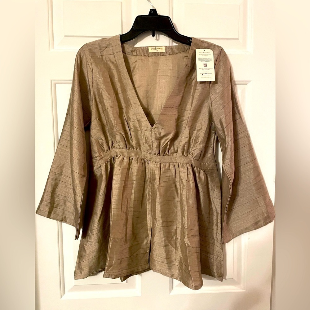 True Brown Taupe Woman’s Blouse Size XS 100% Silk Flared Sleeves NEW Deep V Neck